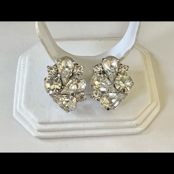 Statement Signed Elegant Crystal Clip On Earrings - Picture 2 of 9